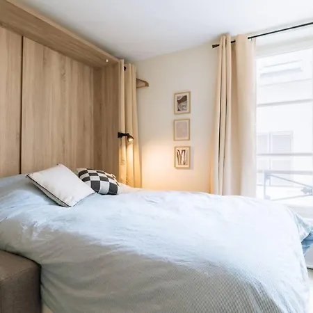 Central & Beautiful Studio For 2 * Parijs