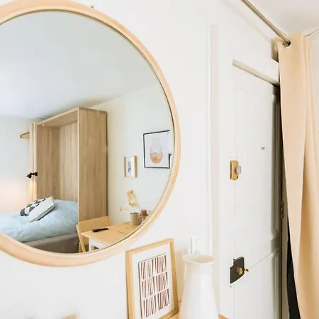 Central & Beautiful Studio For 2 Parijs