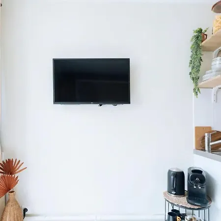 Central & Beautiful Studio For 2 Appartement Parijs