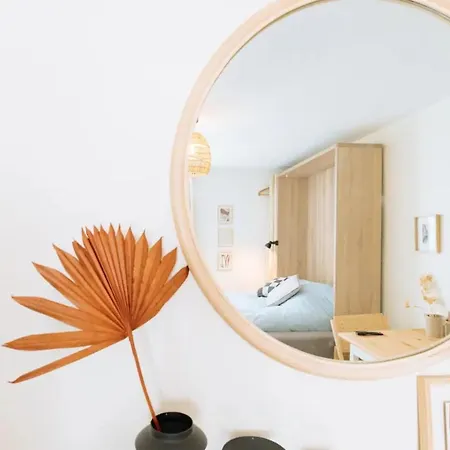 Central & Beautiful Studio For 2 * Parijs