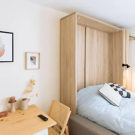 Central & Beautiful Studio For 2 Parijs